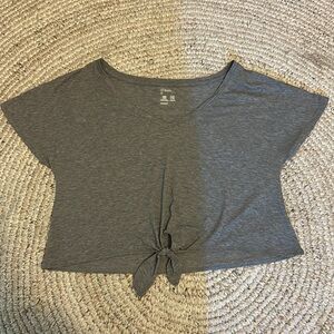 Crop v-neck top with tie front | like new | Gap Fit
